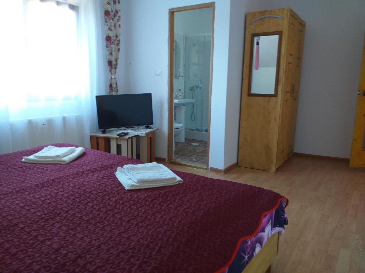 Family Room,1066084534:JPEG